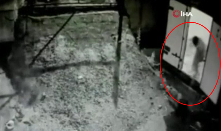 Arnavutköy’de konteynerde oturan çocuklar çakmak gazı patlayınca böyle kaçıştı