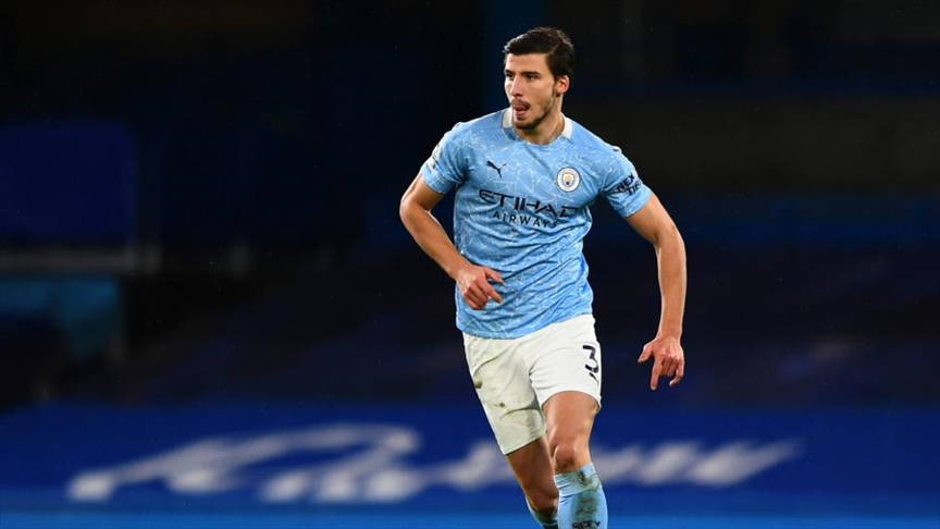 Pep Guardiola, Manchester City’de para saçıyor