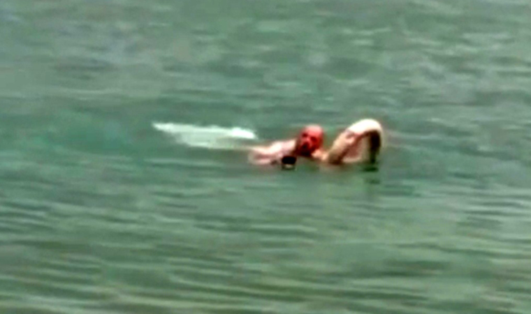 Köpeğini kurtarmak isterken boğulma tehlikesi geçirdi