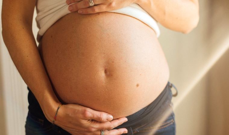 Covid aşıları gebeliğe zarar verir mi, düşük yapmaya etkisi nedir?