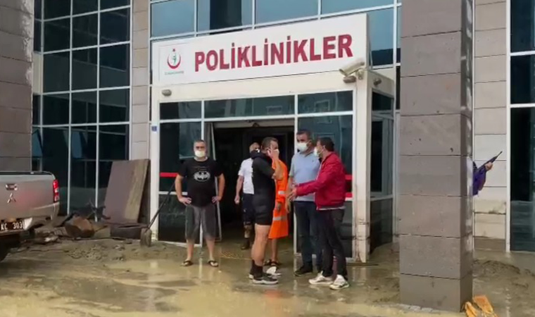 Sinop Ayancık'ta devlet hastanesinde tahliye anları