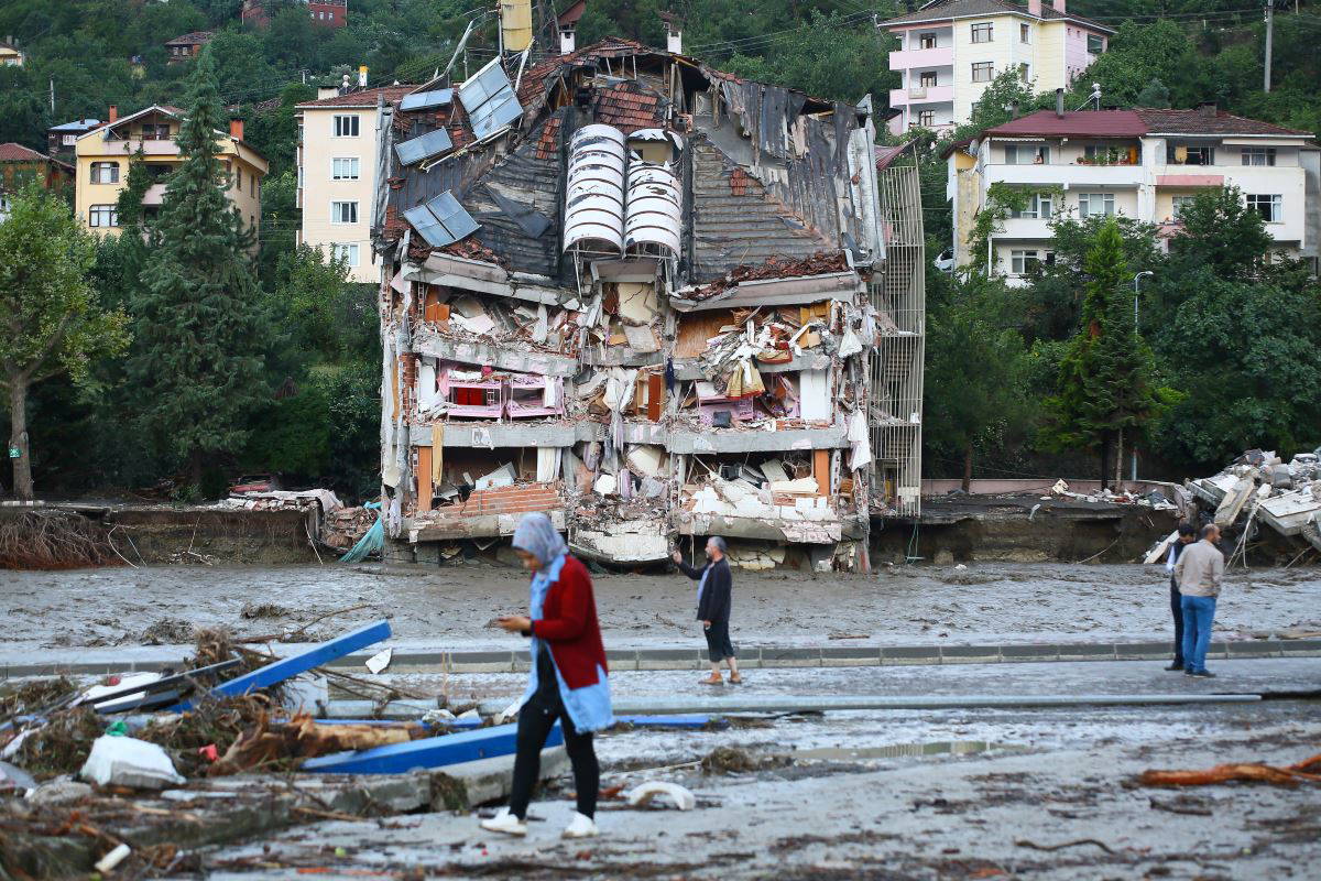 Batı Karadeniz'i sel vurdu: Kastamonu'da yaşamını yitirenlerin sayısı 11'e yükseldi
