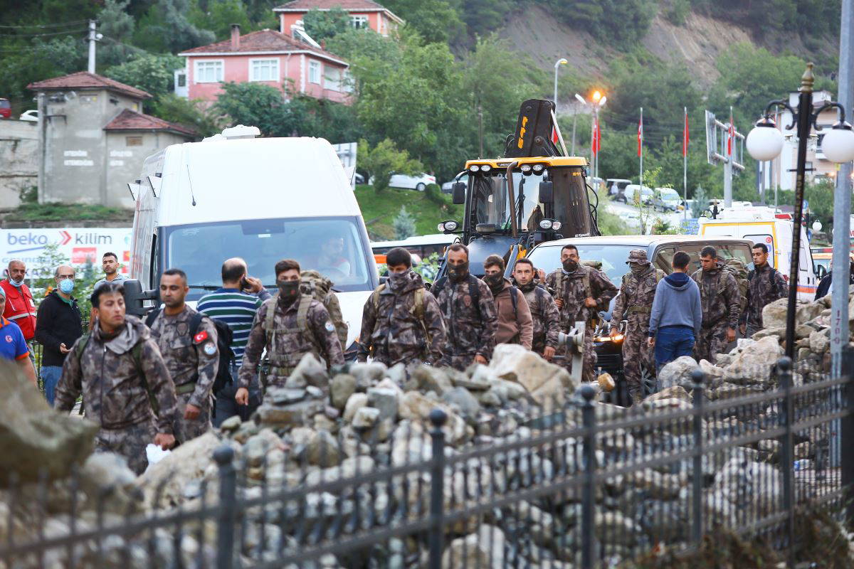 Batı Karadeniz'i sel vurdu: Kastamonu'da yaşamını yitirenlerin sayısı 11'e yükseldi