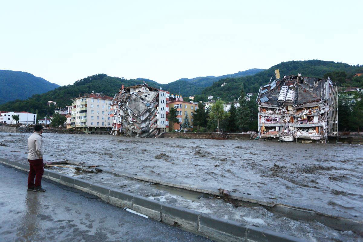 Batı Karadeniz'i sel vurdu: Kastamonu'da yaşamını yitirenlerin sayısı 11'e yükseldi