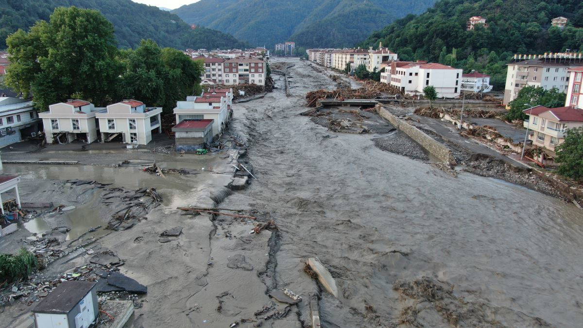 Batı Karadeniz'i sel vurdu: Kastamonu'da yaşamını yitirenlerin sayısı 11'e yükseldi