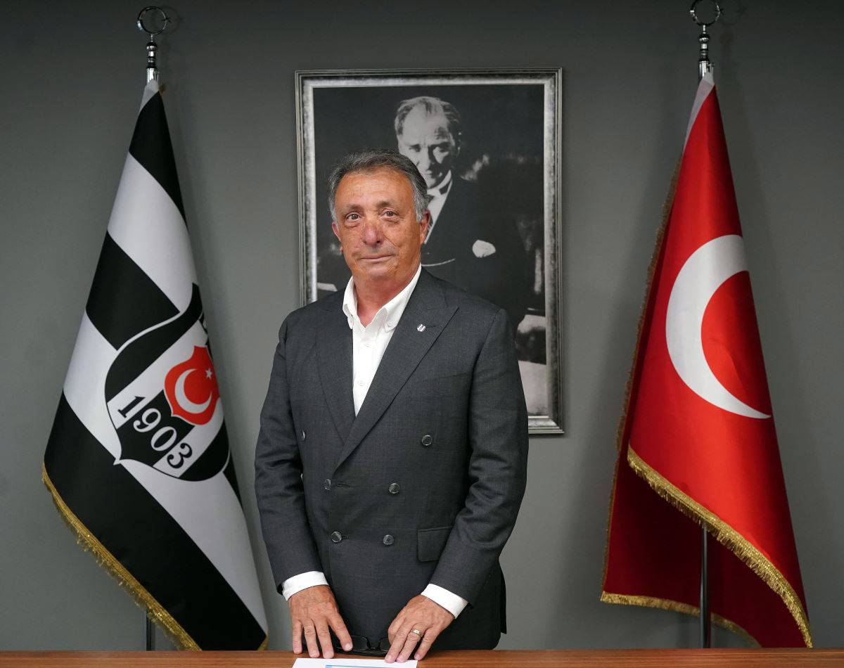 Beşiktaşlı taraftarlardan Katarlı yayıncıya Bülent Yıldırım tepkisi