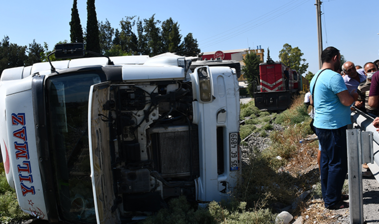 Söke'de TIR, trenin önüne devrildi, facianın eşiğinden dönüldü