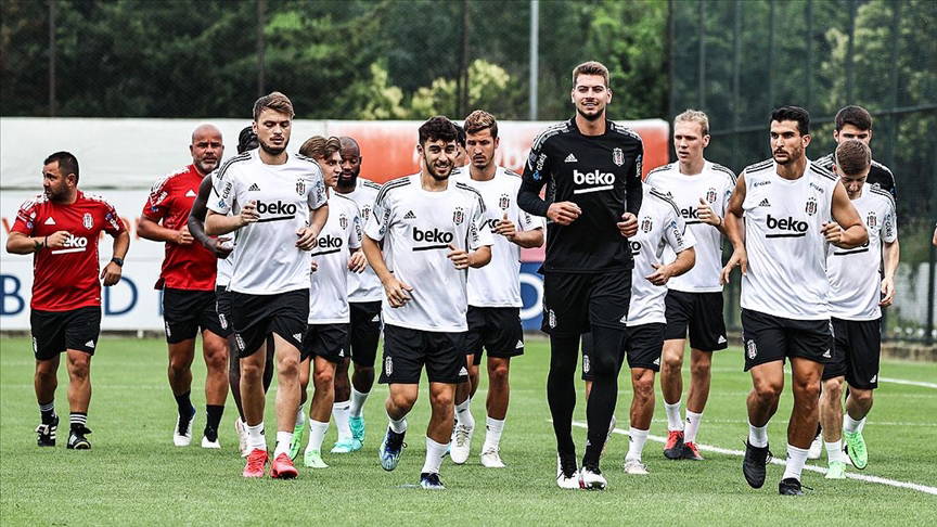 Beşiktaş'ın da ilgilendiği Radja Nainggolan, Antwerp'e transfer oluyor