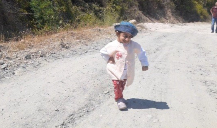 Türkiye’nin en kısa boylu kadını, köyüne yol istedi