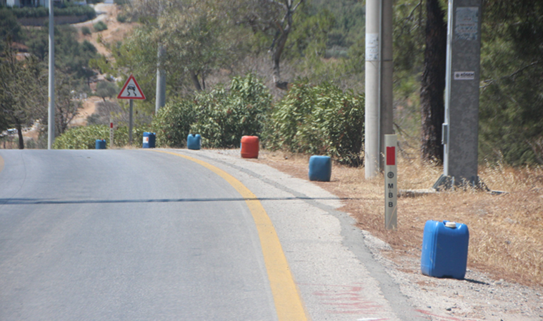 Yangın tehlikesine karşı 700 bidon su konuldu