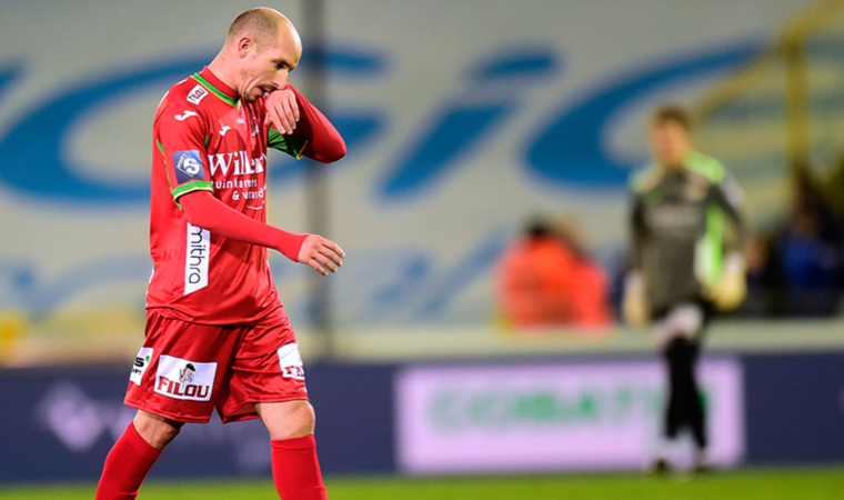 Kalbindeki sağlık sorunu nedeniyle futbolu bırakan ünlü futbolcu kalp krizine yenik düştü