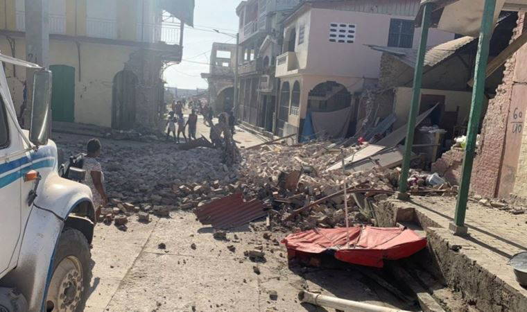 Haiti'de 7,2 büyüklüğünde deprem