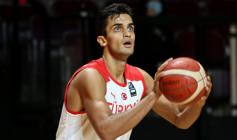 NBA Yaz Ligi'nde Ömer Faruk Yurtseven'den Atlanta Hawks'a 21 sayı