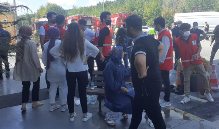 Beyoğlu'nda inşaatta yangın: 6 işçi yaralandı
