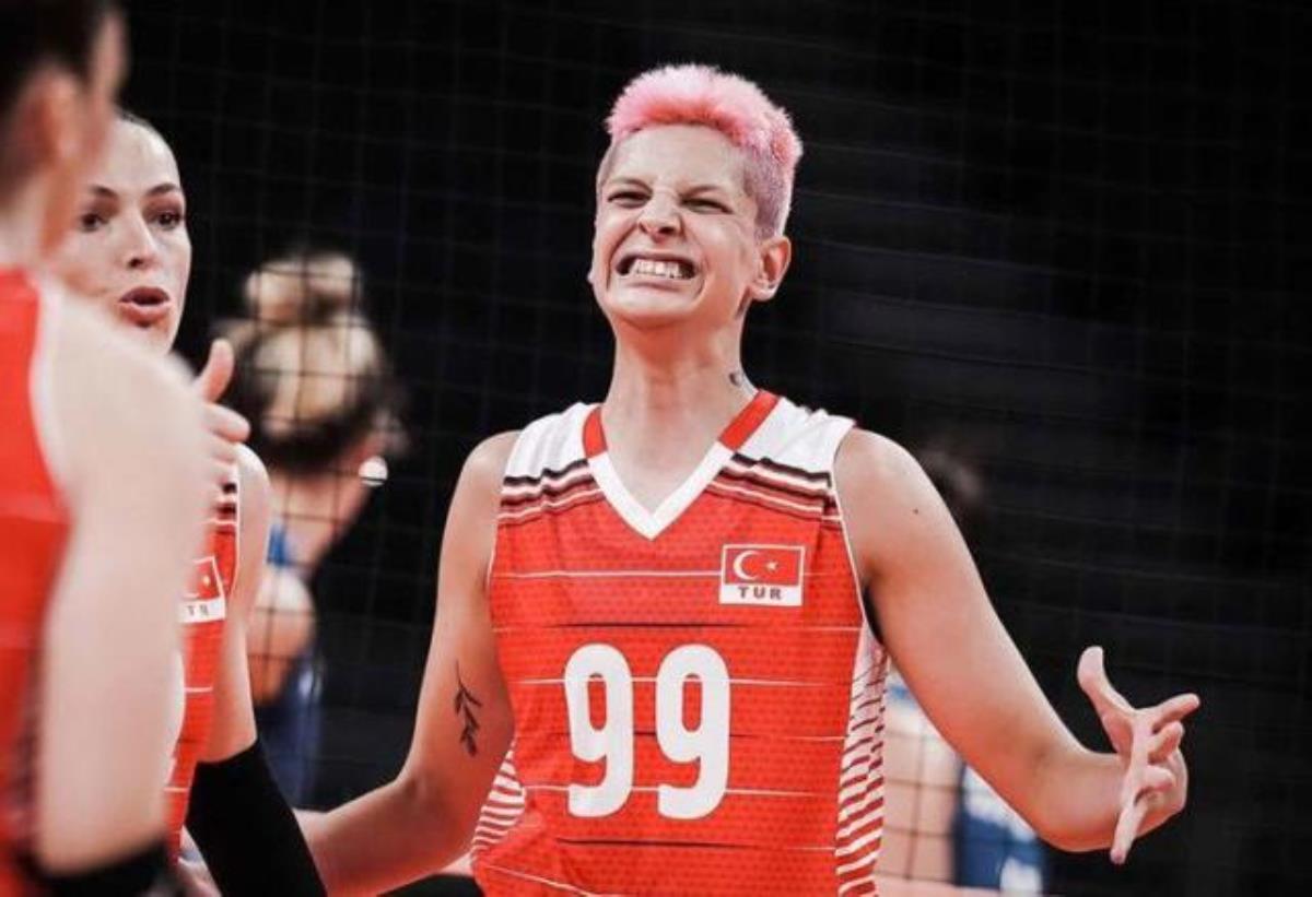 Yalangoch gruzin erkakning surati Ijtimoiy tarmoqlardan barcha yalangoch qizlar