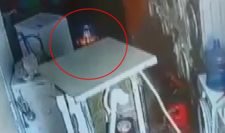 Esenyurt'ta hırsız çamaşır makinesinin arkasında saklanırken yakalandı