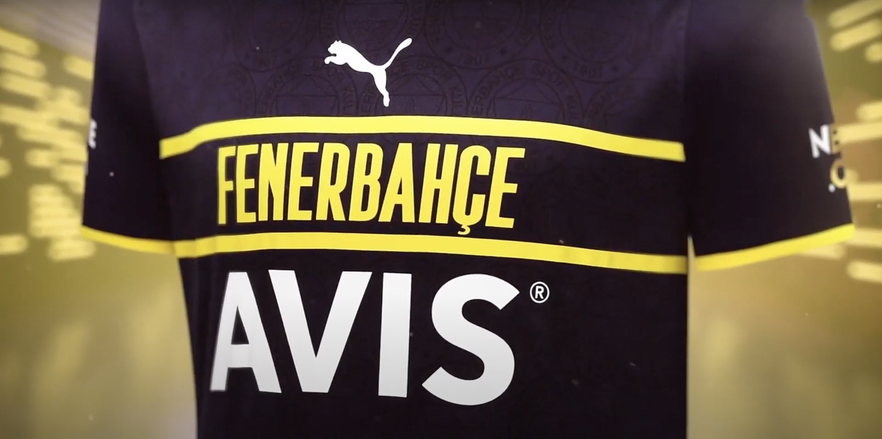 Fenerbahçe'nin yeni sezonda giyeceği alternatif forma tanıtıldı