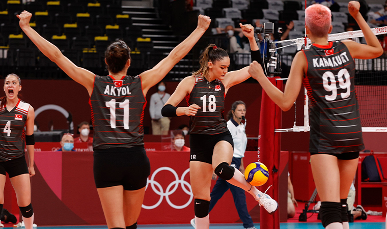 TOKYO 2020 | A Milli Kadın Voleybol Takımı, Rusya Olimpiyat Komitesi'ni mağlup etti
