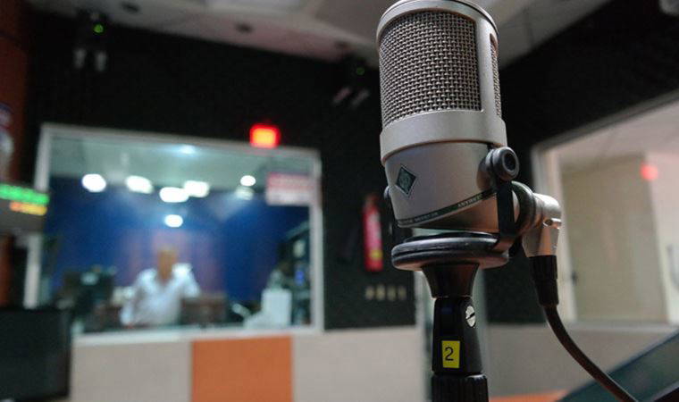 Aşı karşıtı radyo sunucusu koronavirüs nedeniyle yaşamını yitirdi