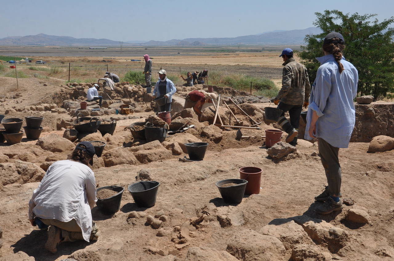 Zincirli Höyük'te, Demir ve Orta Çağ eserleri bulundu