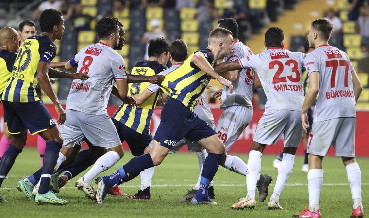 Fenerbahçe ile Antalyaspor sosyal medyada da kapıştı!