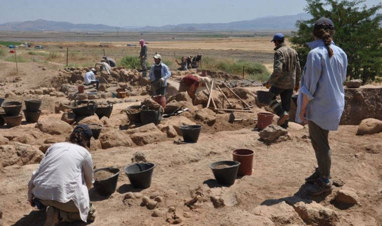 Zincirli Höyük'te, Demir ve Orta Çağ eserleri bulundu