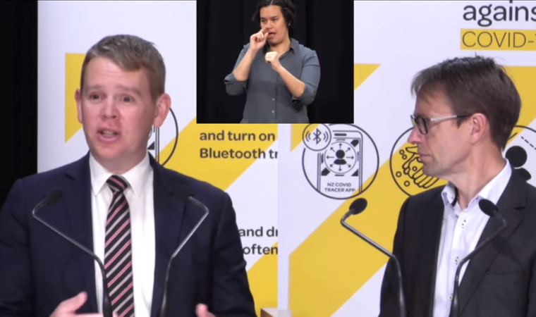 Yeni Zelandalı Bakan’ın canlı yayın gafı sosyal medyada “bacaklarını aç” hareketini başlattı