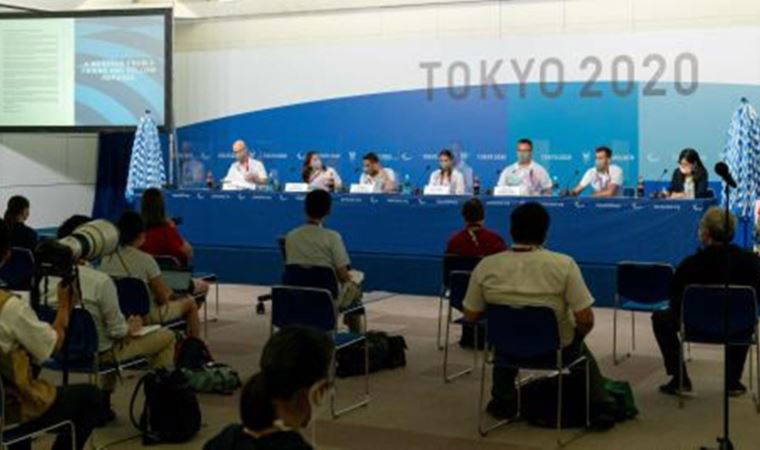 Bayern Münihli Davies'ten Sığınmacı Paralimpik Sporcular Takımı'na destek mektubu