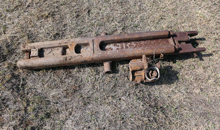 Yaylada bulunan Rus savaş topu helikopterle taşındı