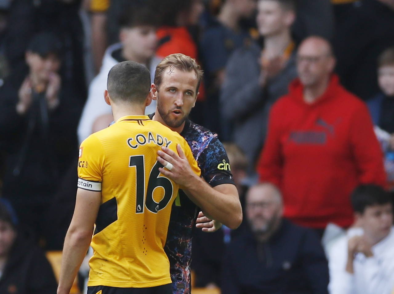 Tottenham'da forma giyen Harry Kane, bu sezon takımda kalacağını duyurdu