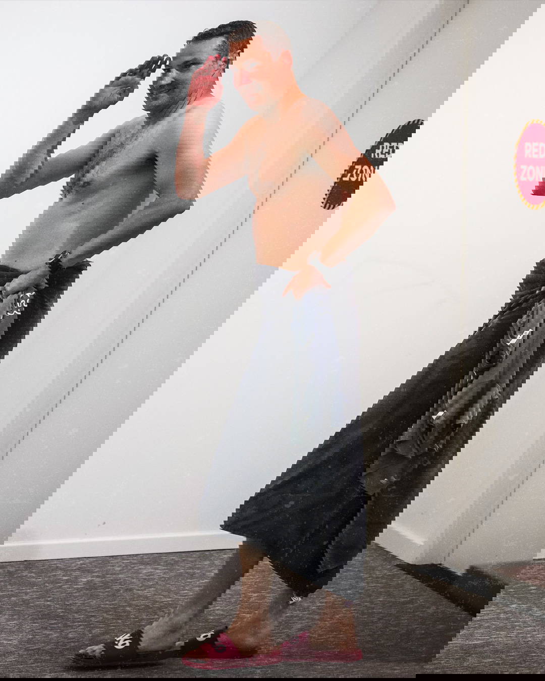 Basın toplantısına çıplak çıkan Antwerp'in hocası Brian Priske, Fenerbahçe'ye rakip oldu