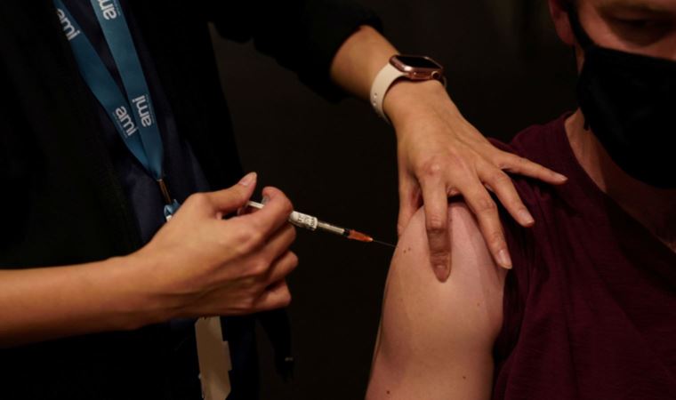 Covid-19 aşısında yan etki tartışmalarına son noktayı koyan araştırma