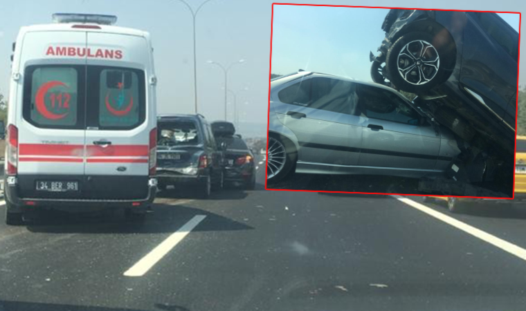 TEM'de zincirleme kaza: 5 araç karıştı, 2 yaralı