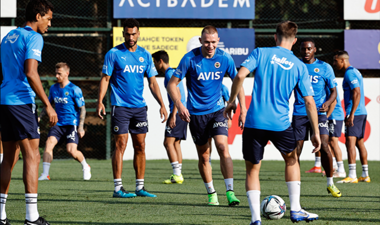 Fenerbahçe'nin Altay maçı kamp kadrosu açıklandı