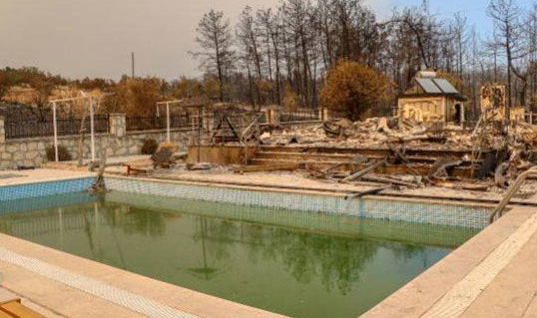 6 kişilik aile yangından havuza girerek kurtuldu