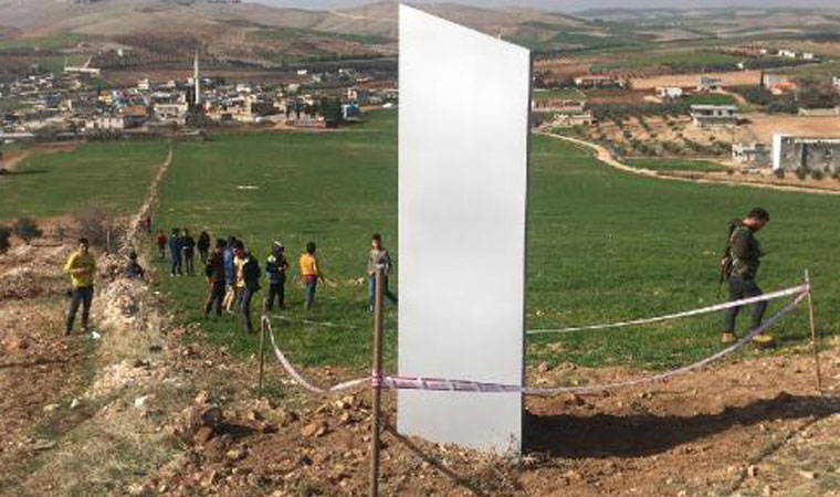 'Gizemli monolit' bu kez tarihi Zerzevan'da ortaya çıktı