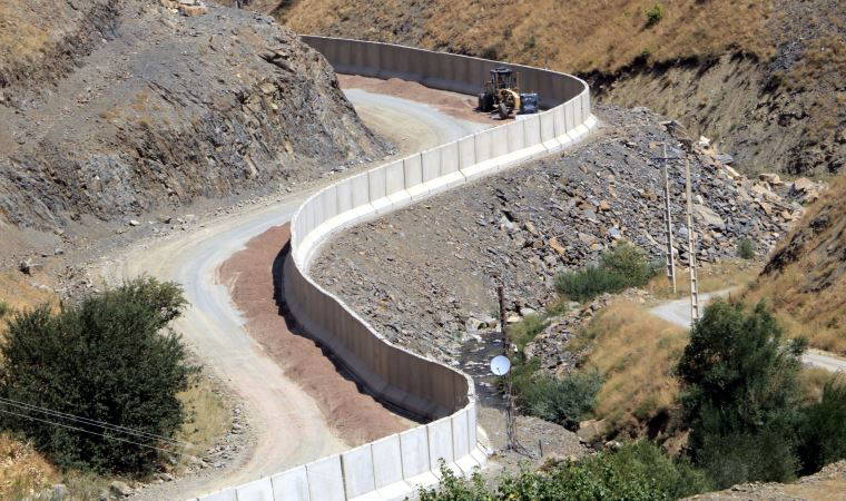 İran sınırına 43 kilometre beton duvar örüldü