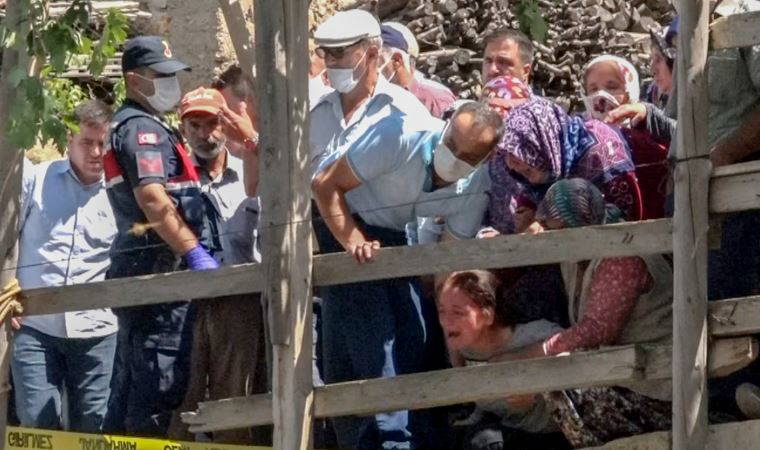 Şehit babası devrilen traktörün altında yaşamını yitirdi