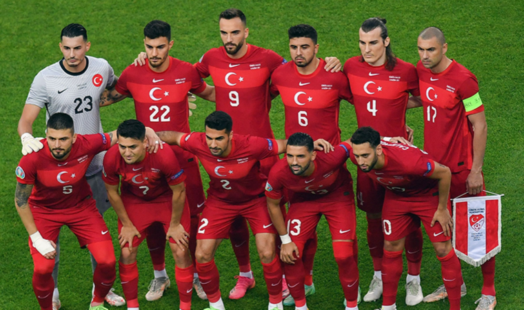 Milli oyuncu Okay Yokuşlu'nun sosyal medyada attığı tweet dikkat çekti