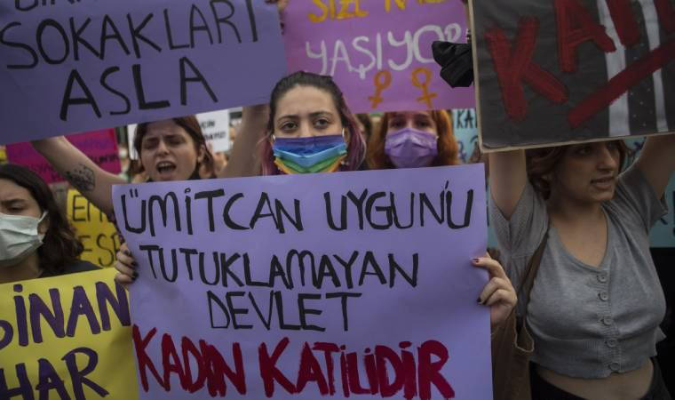 Kadınlar Azra için eylem yaptı: “Kadınlar katledilirken devlet İstanbul Sözleşmesi’nden çıktı”