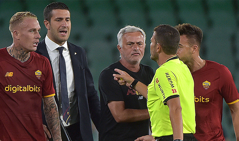 Jose Mourinho hazırlık maçında tribüne gönderildi