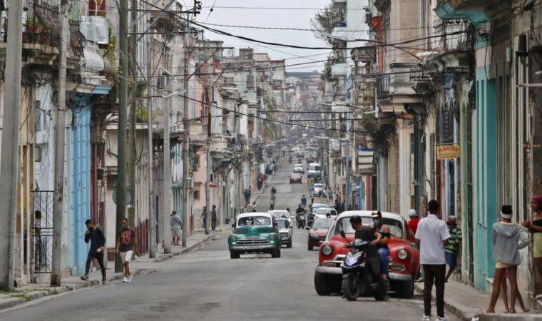 Küba'da küçük ve orta boy özel işletmelerin kurulmasına izin verildi