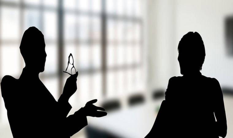 Karşınızdaki insanın size yalan söyleyip söylemediğini nasıl anlarsınız?