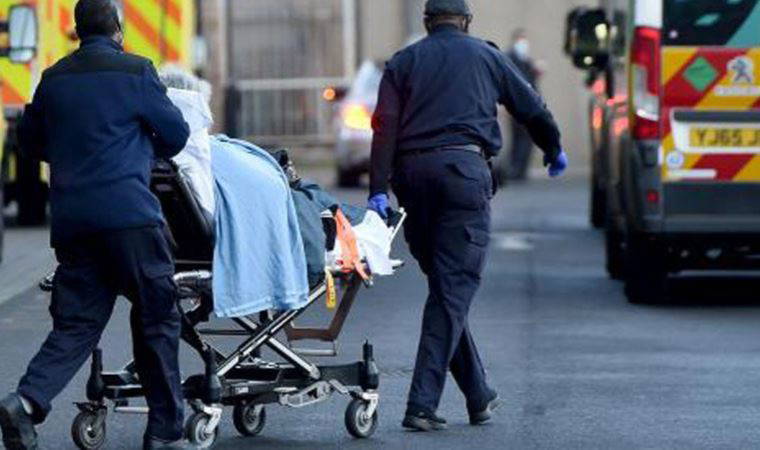 İngiltere'de Covid-19 kabusu geri döndü