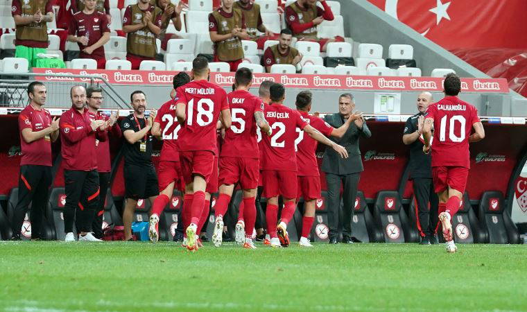 Milliler gol sevincini Şenol Güneş ile paylaştı