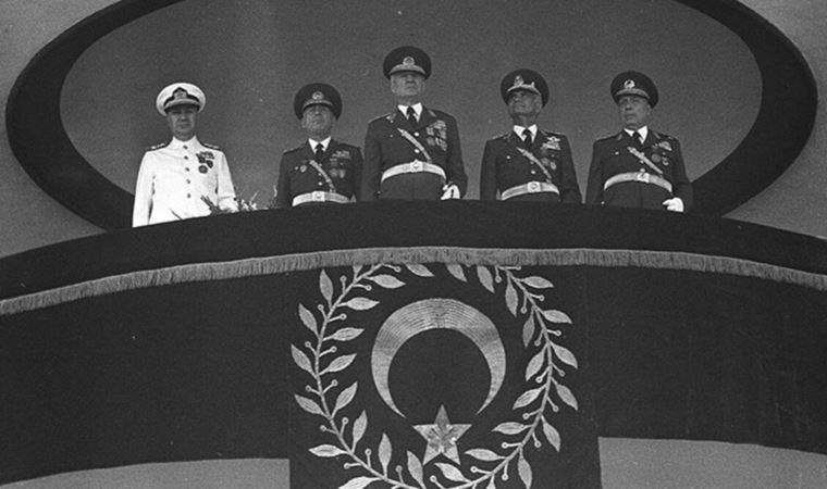 DİSK: '12 Eylül kötü bir anı değil, işçi sınıfı için karanlık bir dönemin başlangıcı'