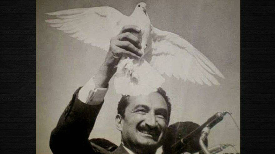 Bülent Ecevit’e büyük ayıp