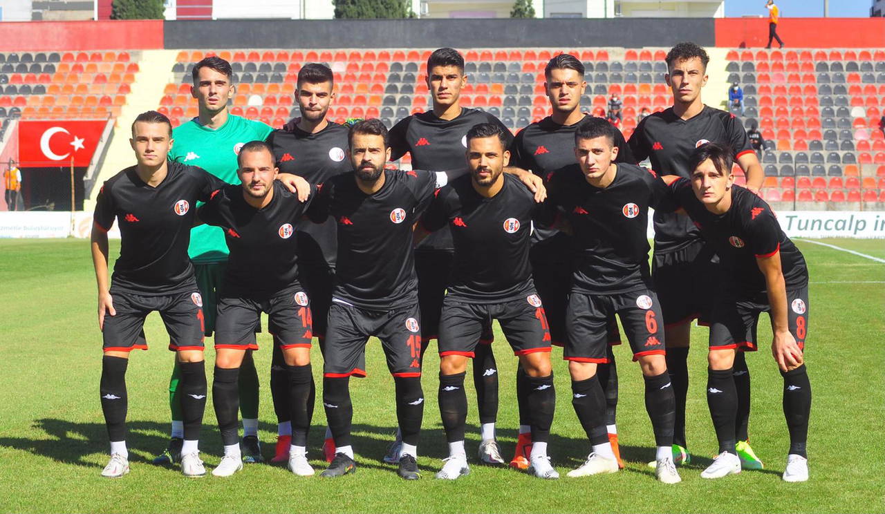 TFF 2.Lig ekiplerinden Turgutluspor'da başkanın eşinden dikkat çeken hareket