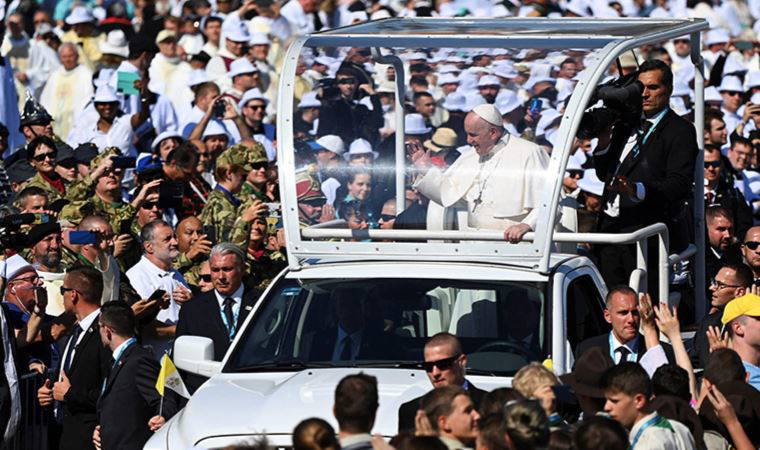 Papa Macaristan’a ziyarette bulundu