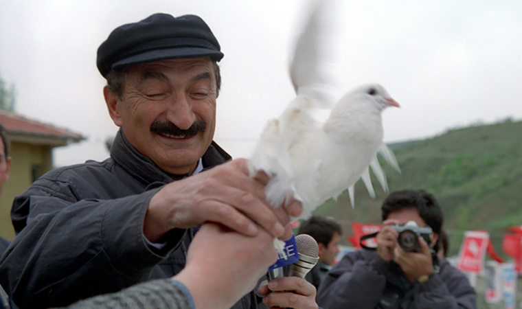 Bülent Ecevit’e büyük ayıp